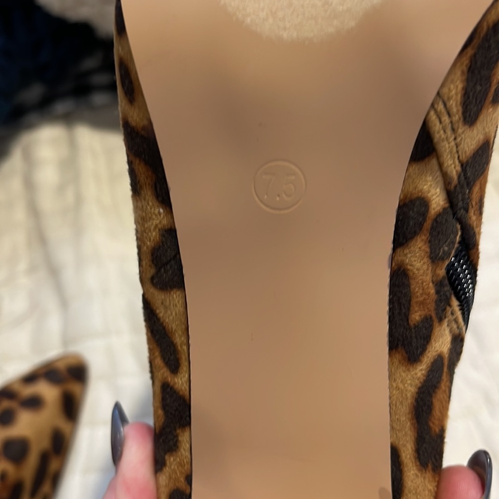 Cheetah print heeled booties - Picture 4 of 6